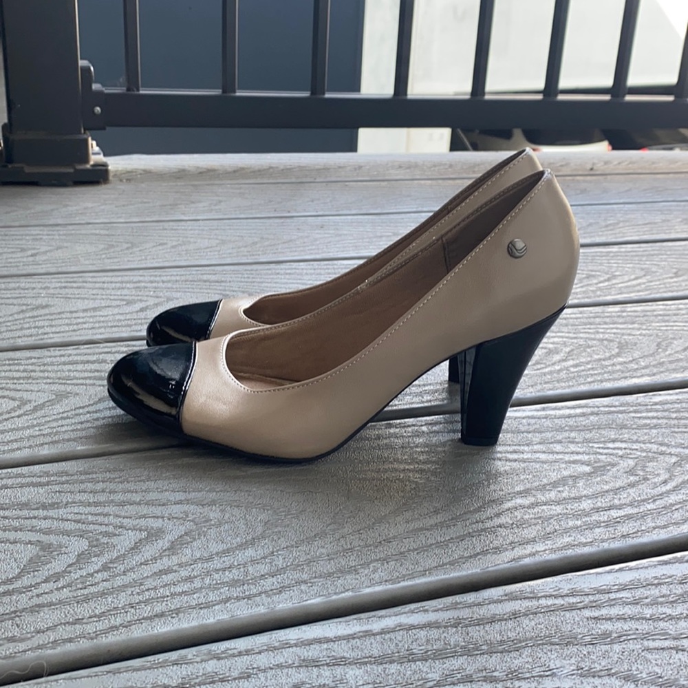 Size 7.5 closed toed tan and black heels